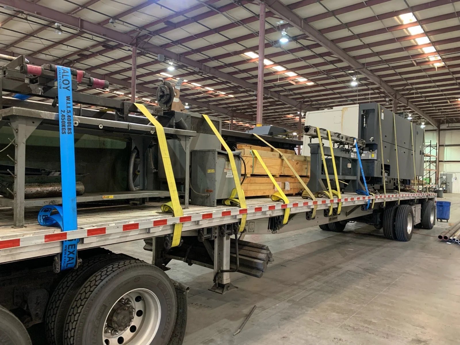 Industrial machinery secured flatbed cross-border transport SD TJ AZVIR